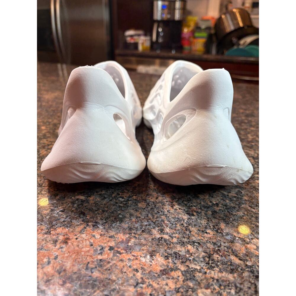 Adidas Yeezy Ararat White Foam Runners Size 43 (Mens 9/9.5) Excellent Cond - Picture 12 of 13